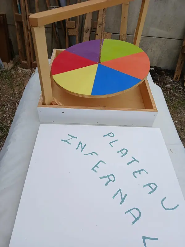 Roue infernale en bois sur pied, animation team building