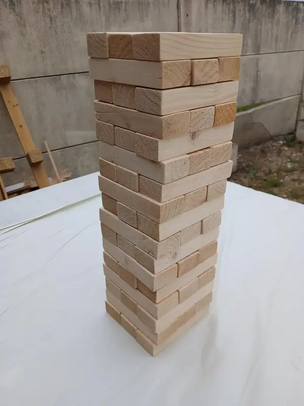 Tour Jenga géante en bois